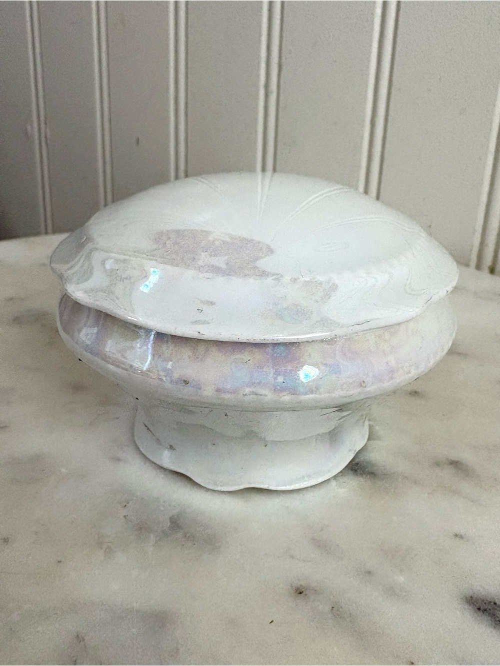 Vintage Art Deco Porcelain Lidded Powder/Trinket Jar Iridescent White VTG Retro